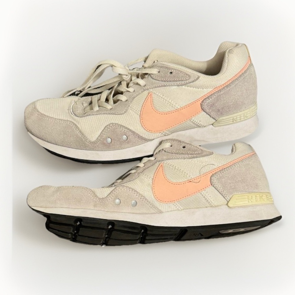 Nike Venture Runner Women’s Shoes 
VTG 80s 90s Running Off White Coral